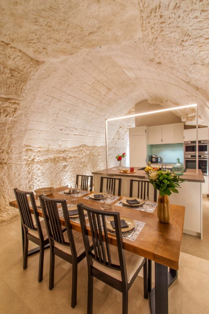Espace cuisine gîte troglodyte