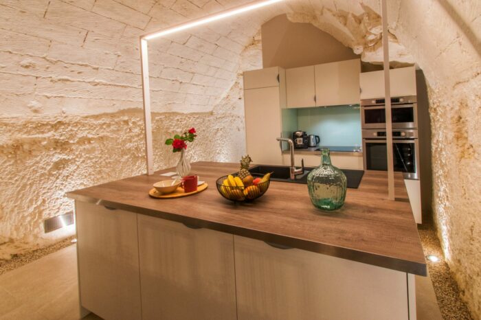 Espace cuisine gîte troglodyte