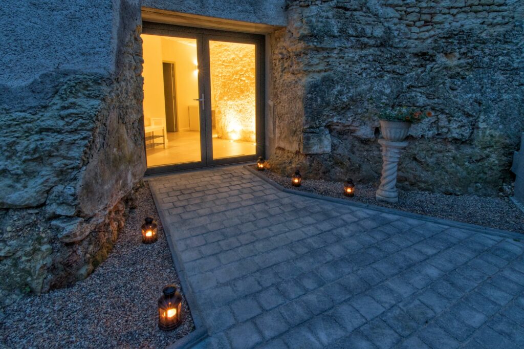Vue extérieure gîte troglodyte